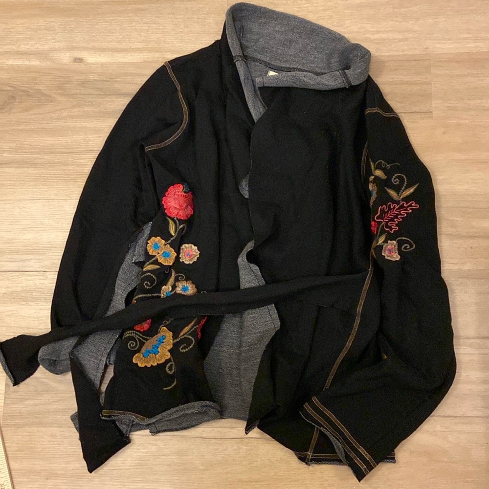 Lightweight embriodered sweatshirt style jacket with front tie